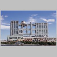 Fuji TV, FCG Headquarters Building, photo Kakidai, Wikipedia,2.jpg